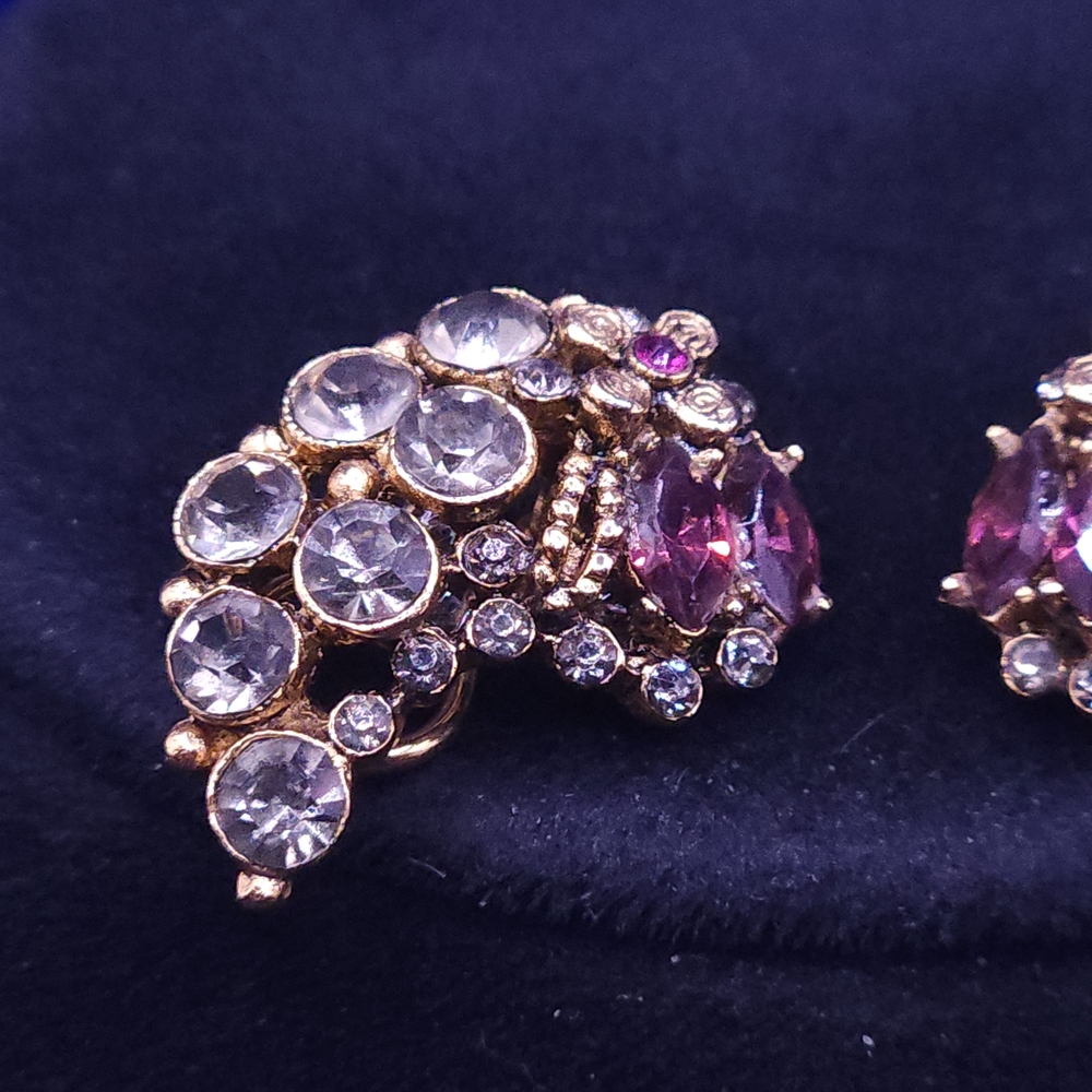 “Vintage Capri Rhinestone Demi Parure – Crescent Brooch & Clip Earrings - Picture 11 of 16